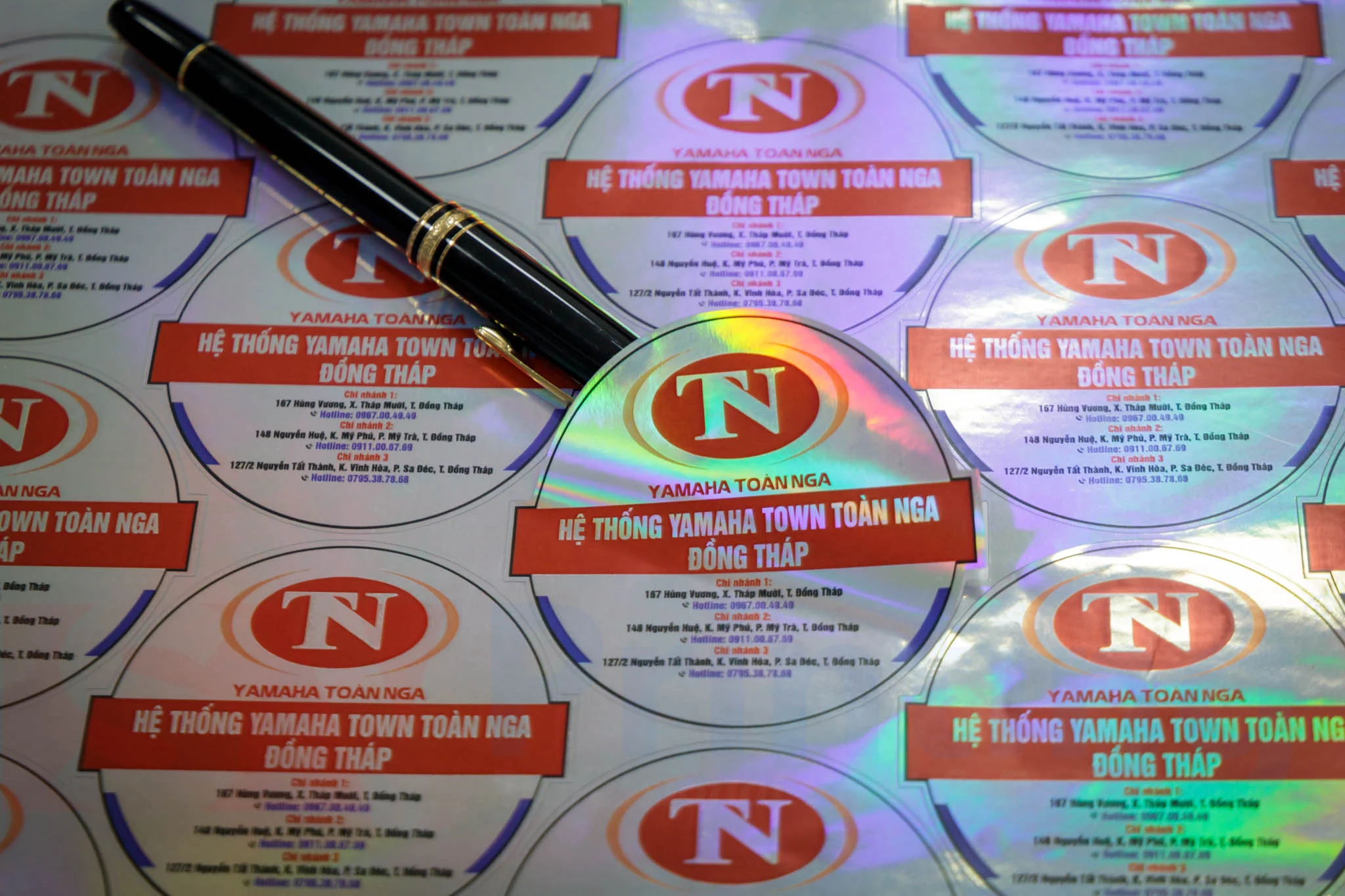 Nhãn decal 7 màu còn gọi là decal hologram